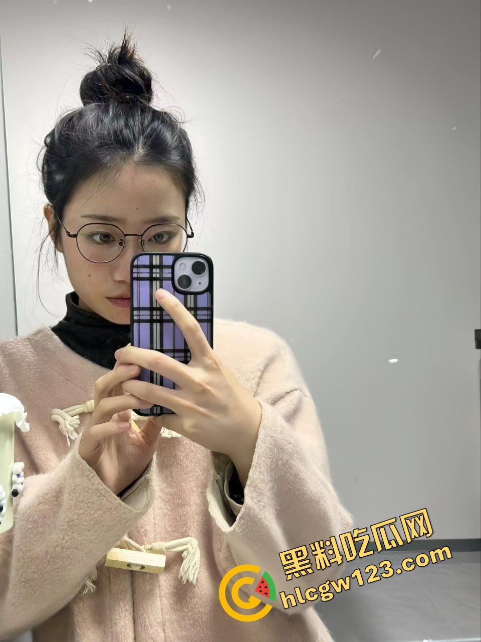 考试全A床上全开，南财眼镜妹【范星星】一脱裙子床上一张嘴就是狗碗，酒店被调教成精液杯！-1