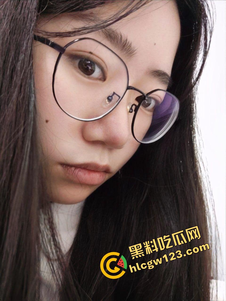 考试全A床上全开，南财眼镜妹【范星星】一脱裙子床上一张嘴就是狗碗，酒店被调教成精液杯！-8