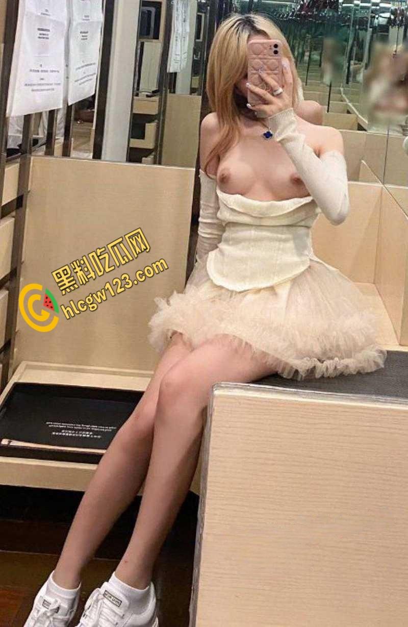 深圳极品高颜值母狗，口爆吞精扩阴器里尿尿，盛满尿液的阴道简直太淫荡了！-3