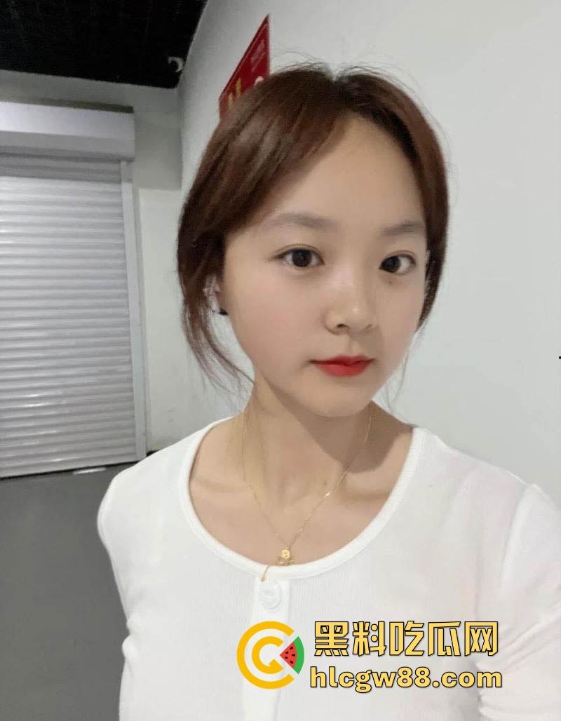 安徽铜陵职业技术学院【江语新】清纯大二少女宿舍拍裸照撩网友，金主约炮视频流出，青春嫩体未尽开发！-2