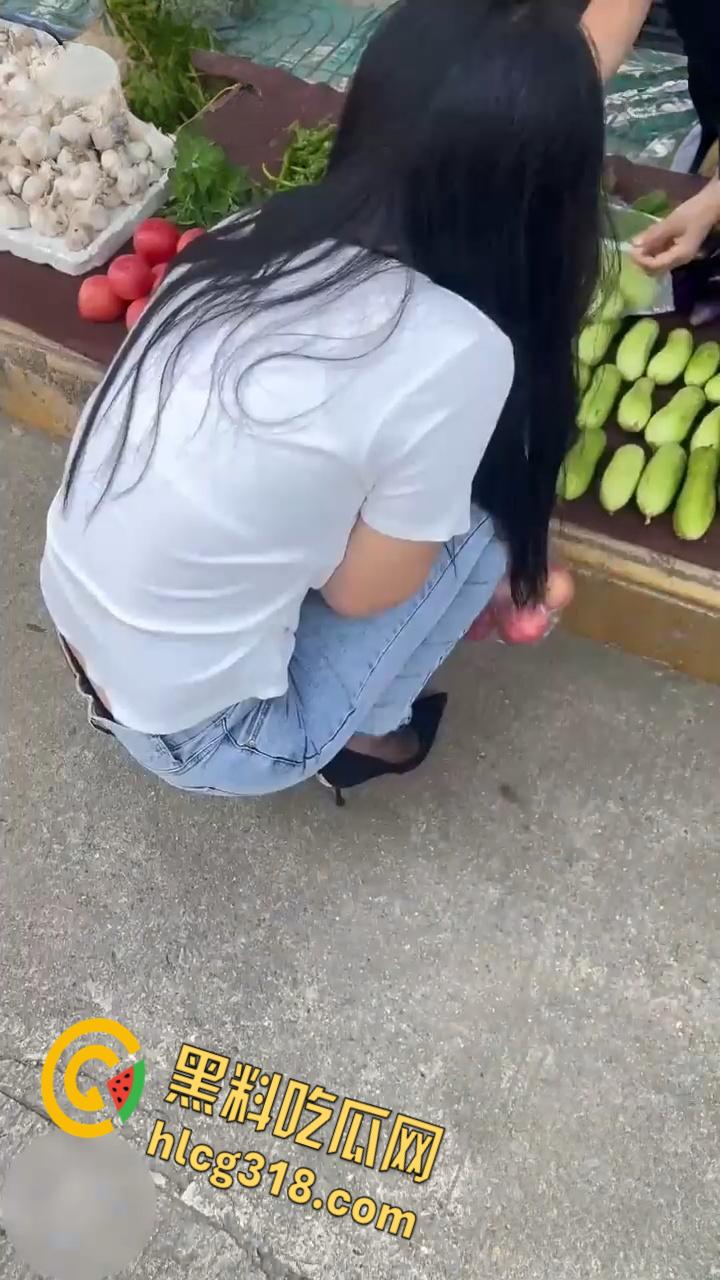 海角大神会喷水的亲姐姐，要挟姐姐穿开档丝袜出门，回家蹬开高跟鞋，直接无套后入裤里丝 ！-1