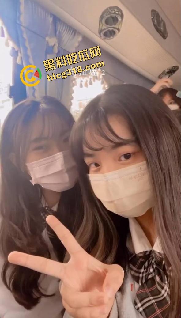 浙江传媒学院学妹『赵妍妍』反差爆表，学生装勾男友，撕黑丝主动舔棒，自助开穴等肉棒入侵！-3