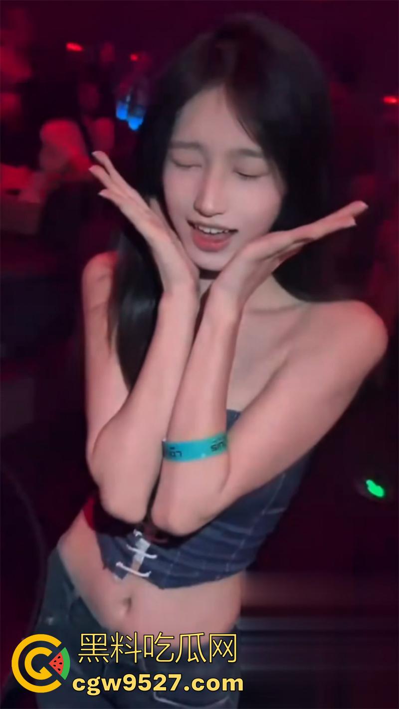 抖音54W粉丝网红【丘隹亘】，外表女神内在骚鸡，和男友恋爱期间，约炮榜一大哥卖逼，被男友曝光实锤！-4